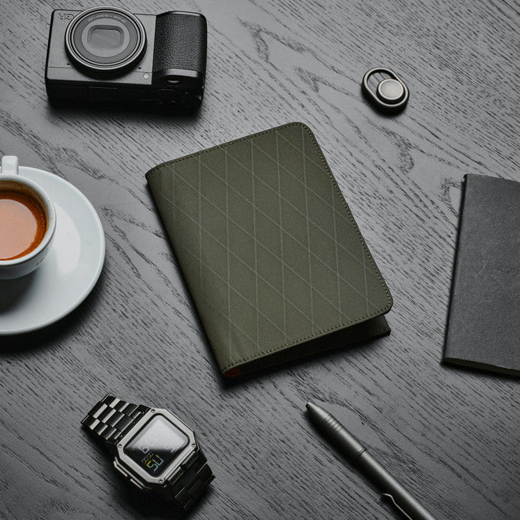 ALPAKA ARK BIFOLD PASSPORT WALLET (Passport, 3 Card Slots)