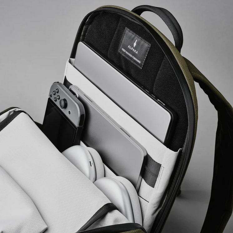 ALPAKA ELEMENTS BACKPACK PRO (26L, fits up to 16" MacBook)