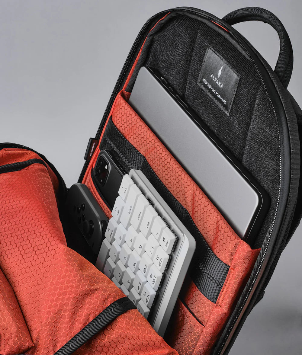 ALPAKA ELEMENTS BACKPACK PRO (26L, fits up to 16" MacBook)