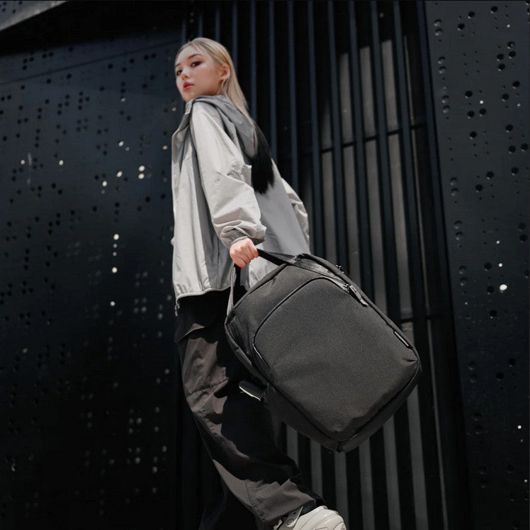 ALPAKA BRAVO TOTEPACK (13 L, Fits a Macbook Pro 16")