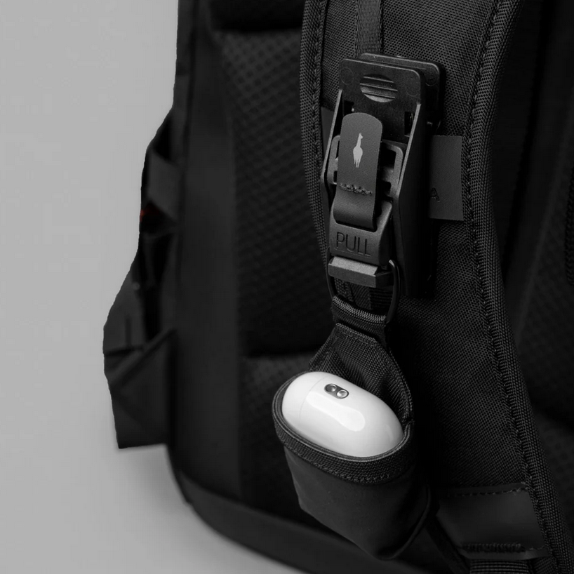 ALPAKA MAGNETIC AIRPODS PRO POUCH