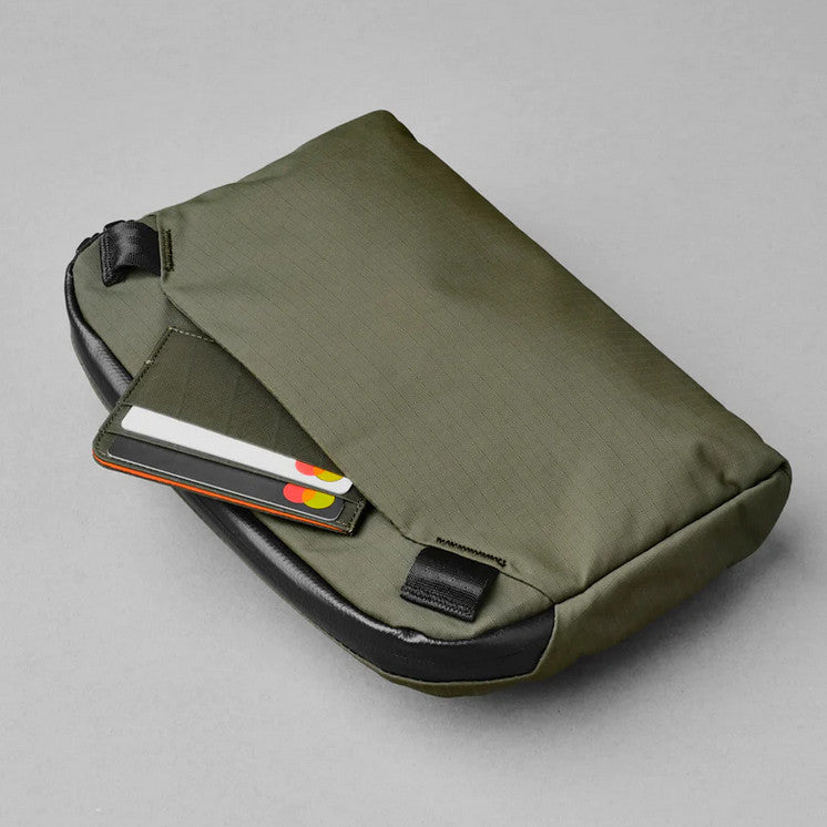 ALPAKA FLIGHT SLING (2L, fits iPad Mini & Nintendo Switch)