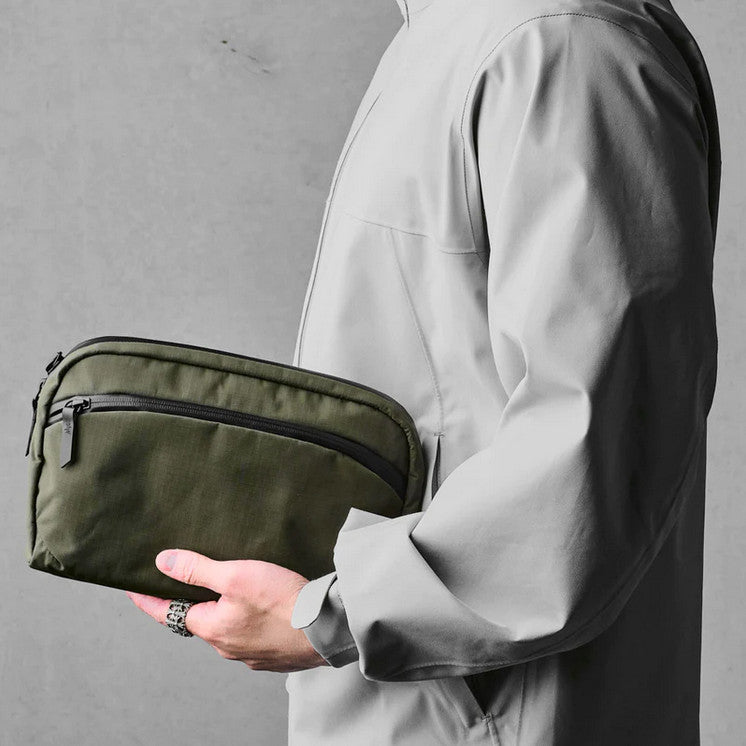 ALPAKA FLIGHT SLING (2L, fits iPad Mini & Nintendo Switch)