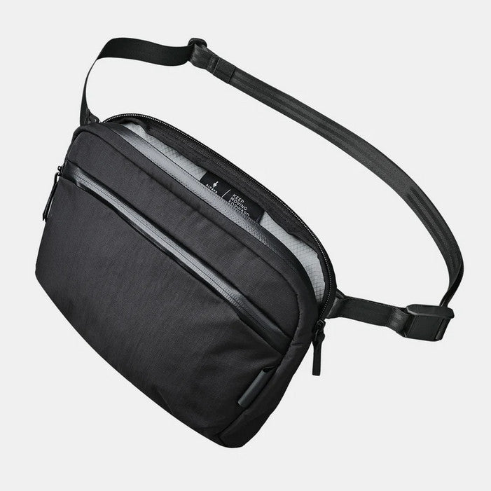 ALPAKA FLIGHT SLING (2L, fits iPad Mini & Nintendo Switch)