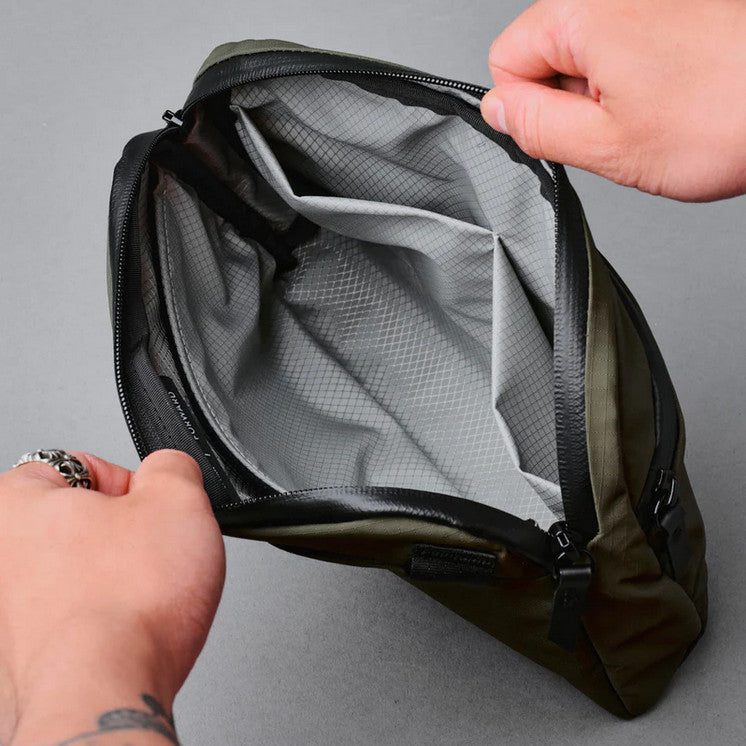 ALPAKA FLIGHT SLING (2L, fits iPad Mini & Nintendo Switch)