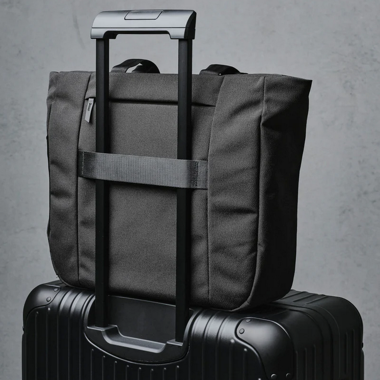 ALPAKA BRAVO TOTE (14 L, Fits a Macbook Pro 16")