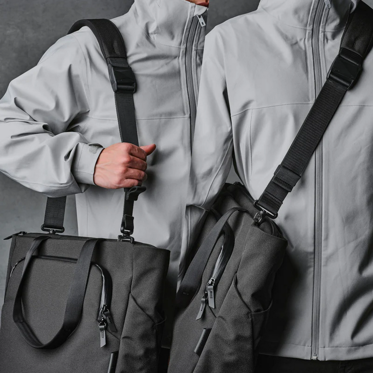 ALPAKA BRAVO TOTE (14 L, Fits a Macbook Pro 16")