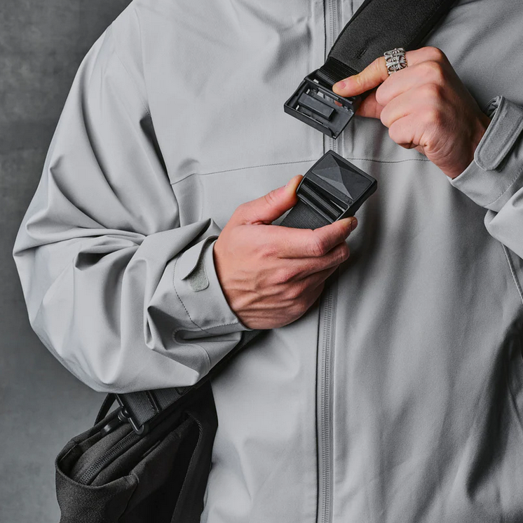 ALPAKA BRAVO TOTE (14 L, Fits a Macbook Pro 16")