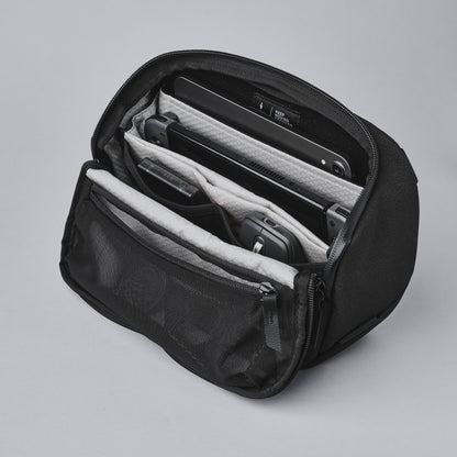 ALPAKA VERTEX POUCH (3.5 L, fits an iPad Mini)