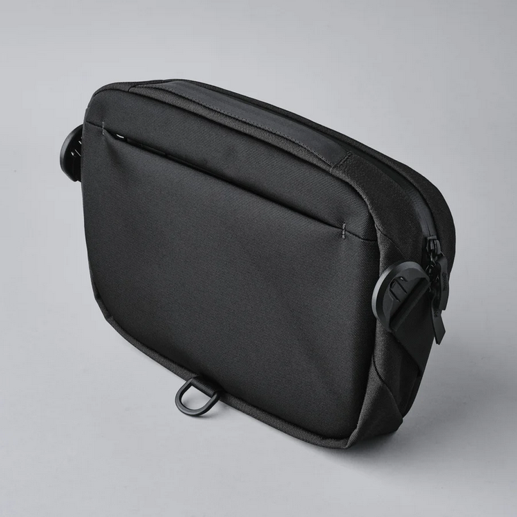 ALPAKA GO SLING (5.5 L, Fits an iPad Pro 11-inch & AirPods Max)