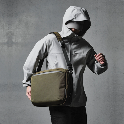 ALPAKA ELEMENTS TECH BRIEF PRO (fits up to Macbook Pro 16)