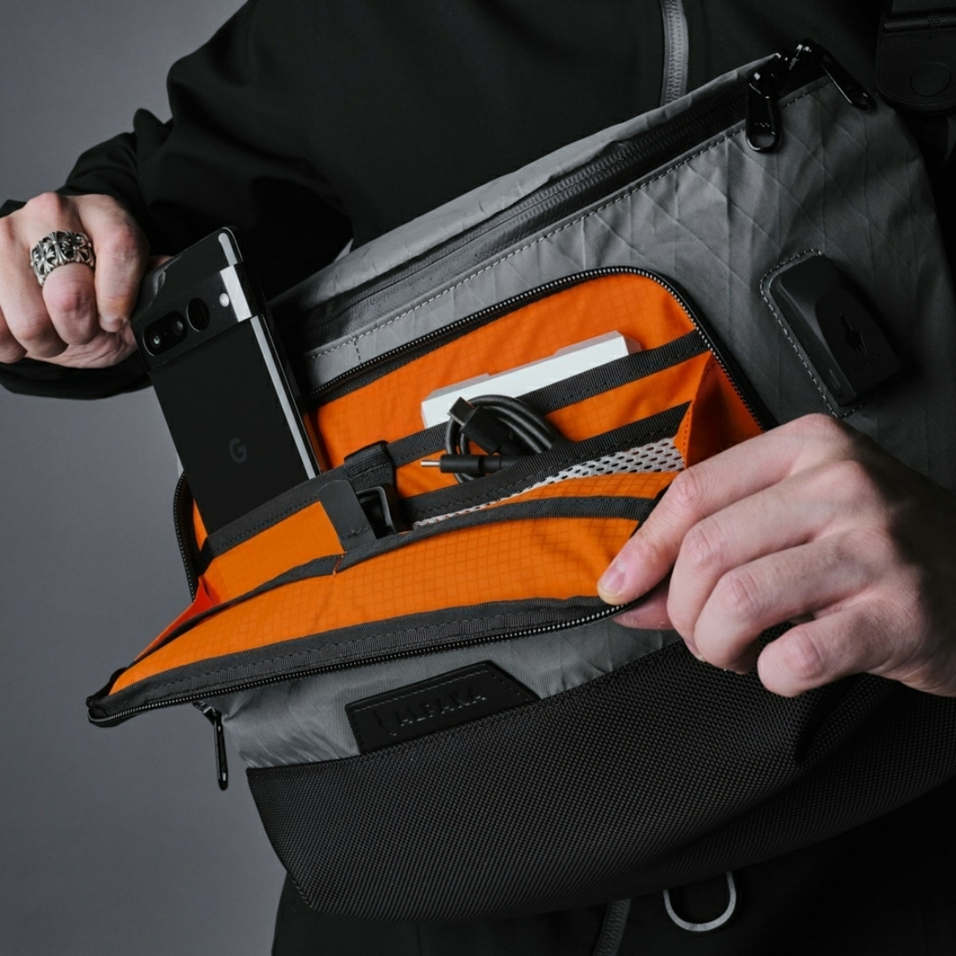 ALPAKA BRAVO SLING MAX V2 Limited Edition Series (Fits a 14" MacBook Pro)