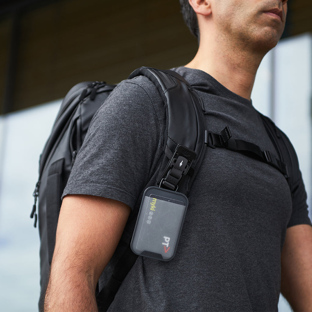 ALPAKA HUB CARDHOLDER