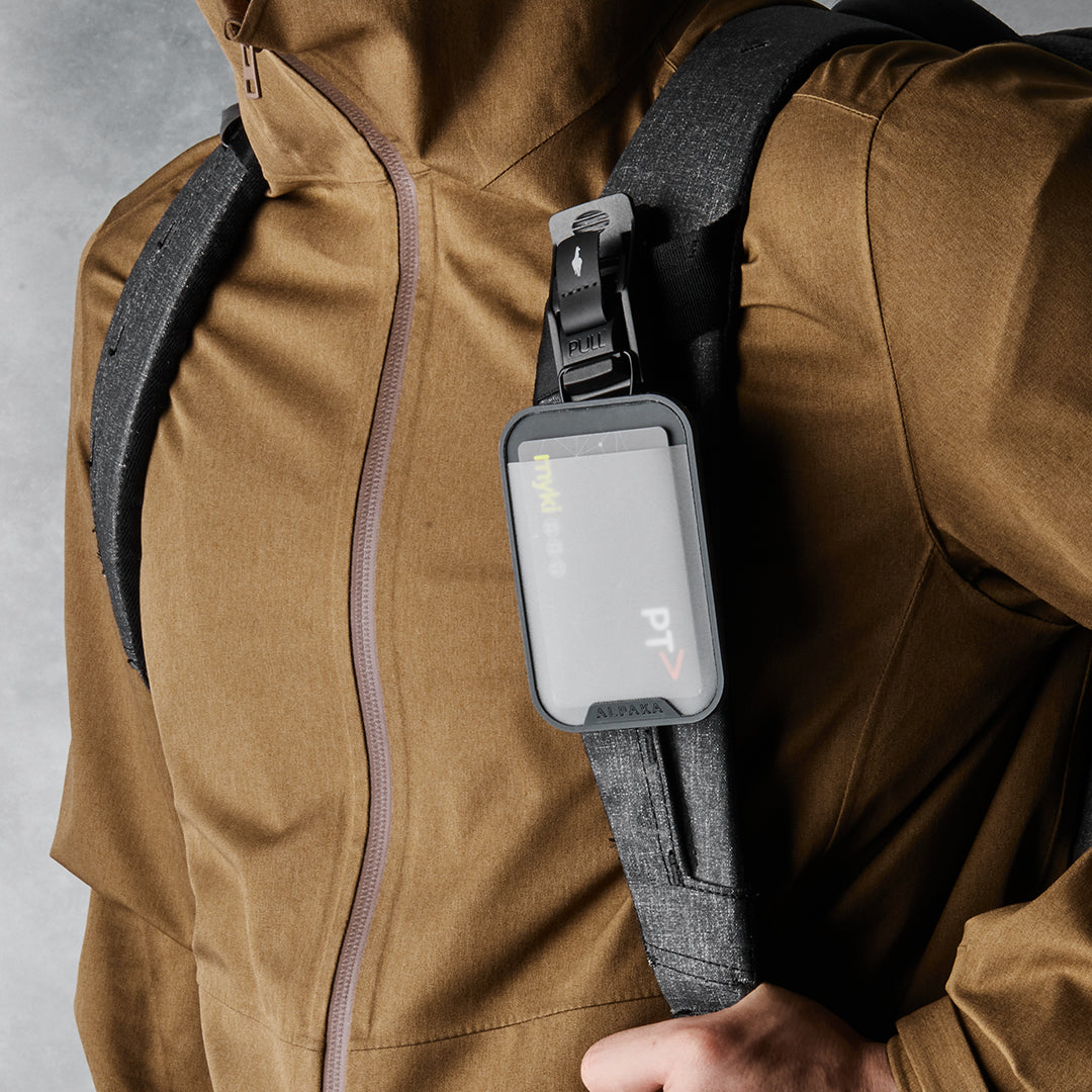 ALPAKA HUB CARDHOLDER