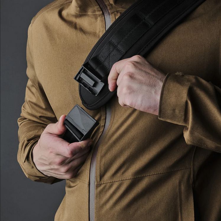 ALPAKA BRAVO SLING MAX V2 ( Fit a 14" MacBook Pro )