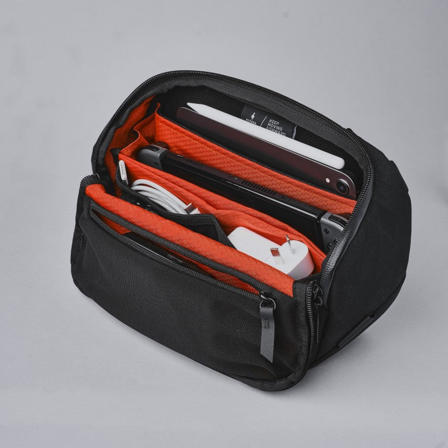 ALPAKA VERTEX POUCH (3.5 L, fits an iPad Mini)