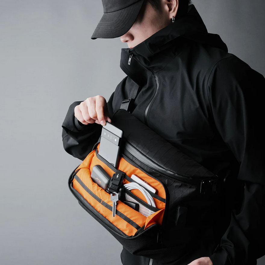 ALPAKA BRAVO SLING MAX V2 Limited Edition Series (Fits a 14" MacBook Pro)