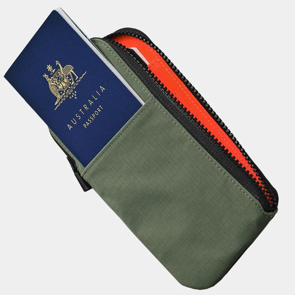 ALPAKA ZIP TRAVEL WALLET (Passport, Cards and RFID Protection)