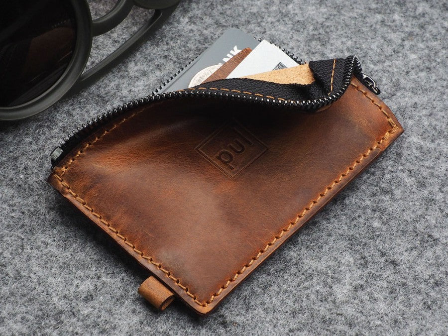 PULARYS OLDTIMER SLIM Wallet - Saddle Leather (8 kartu, uang kertas, dan kantong koin)