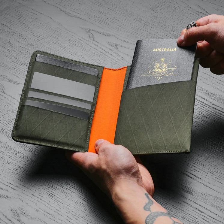 ALPAKA ARK BIFOLD PASSPORT WALLET (Passport, 3 Card Slots)