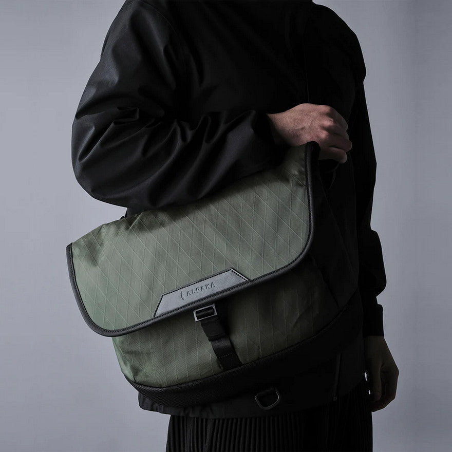 ALPAKA ALPHA MESSENGER LIMITED EDITION (Fits a 14" Macbook Pro)