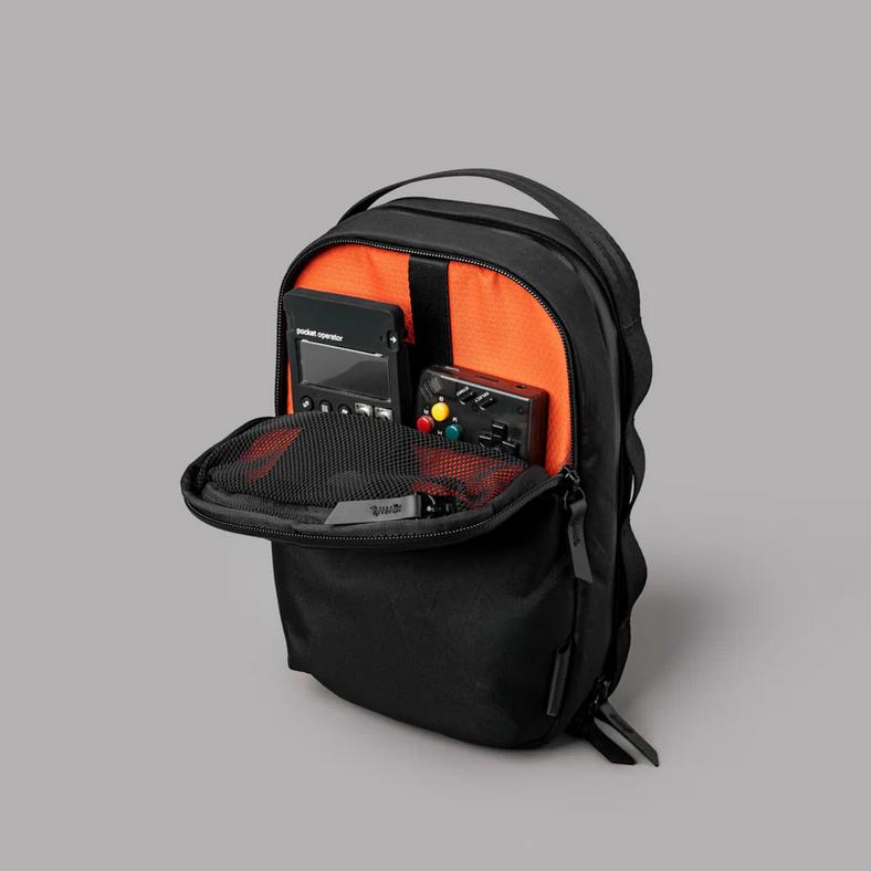 ALPAKA - Metro Sling Max (3L, Fits an iPad mini (Tab 8"), over-ear headphones, Nintendo Switch)